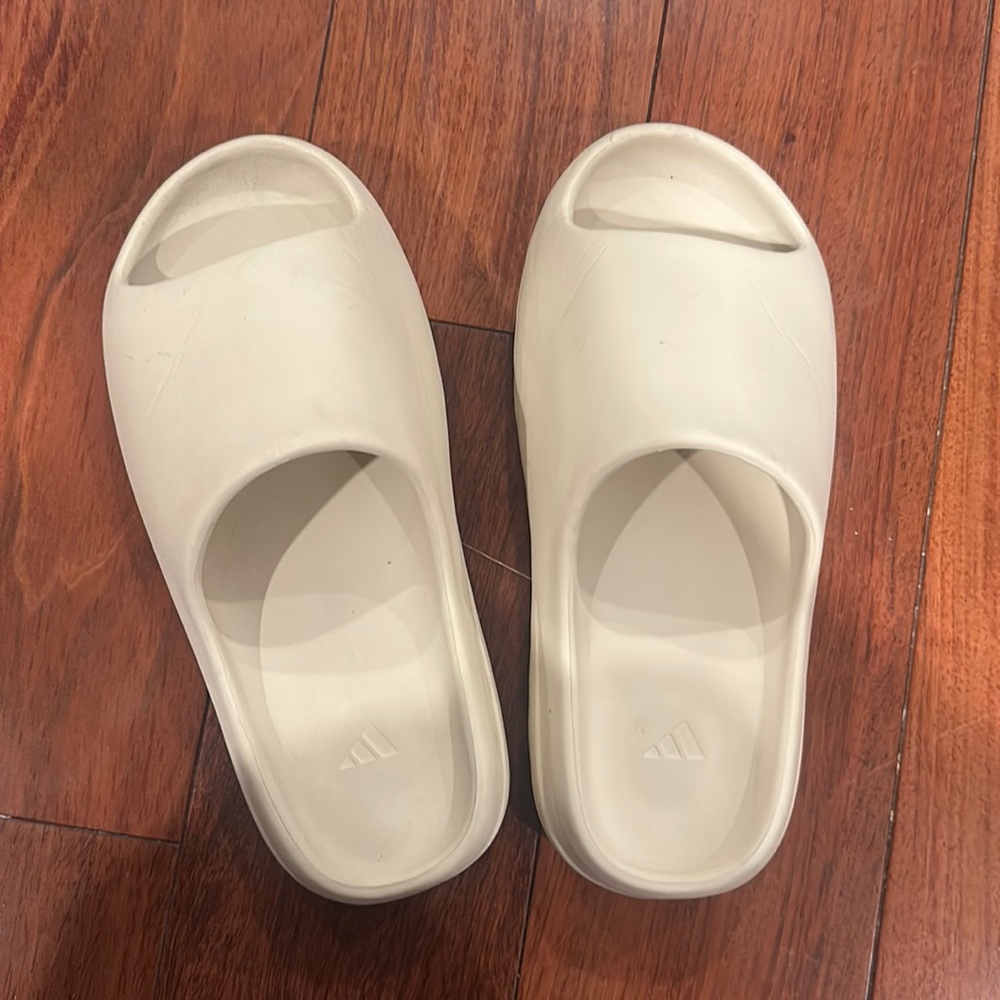 Authentic Yeezy Slide Size 8 Men Orig $275 no box Color: Bone